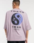ASOS DESIGN - Oversized t-shirt med print bagpå i vasket lilla