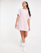 Nike - Essentials - Multifarvet kjole med korte ærmer