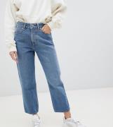ASOS DESIGN Petite Recycled Florence autentiske jeans i middel-vintageblå med lige ben fremstillet af genanvendte materialer