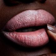 MAC Cremesheen Pearl Lipstick (forskellige nuancer) - Modesty