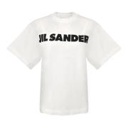 Tidløs minimalistisk T-shirt i creme