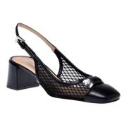 Court shoe in black mesh