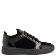 Sorte Patent Sneakers med Marineblå Accenter