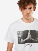 Mister Tee Bluser & t-shirts 'Pray'  grå / hvid