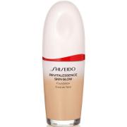 Shiseido RevitalEssence Skin Glow Foundation SPF30 240 Quartz
