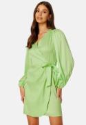 SELECTED FEMME Stine LS Short Wrap Dress Pistachio Green 38