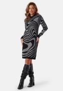 Object Collectors Item Ray L/S Knit Dress AOP Black Pattern:Medium grey me M