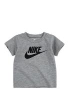 Nkb Nike Futura Ss Tee Sport T-Kortærmet Skjorte Grey Nike