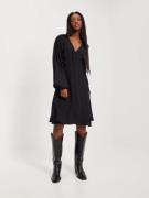 Selected Femme - Langærmede kjoler - Black - Slffiola Ls Wrap Dress Noos - Kjoler - Long sleeved dresses