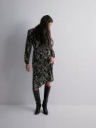 JdY - Langærmede kjoler - Black Tapioca Stone - Jdycamille L/S Shirt Dress Wvn - Kjoler - Long sleeved dresses