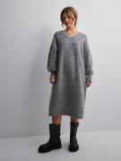 Pieces - Strikkjoler - Dark Grey Melange - Pcfea Ls V-Neck Knit Dress Bc - Kjoler