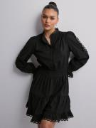 Neo Noir - Langærmede kjoler - Black - Sandringham Dress - Kjoler - Long sleeved dresses