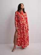 Only - Langærmede kjoler - Flame Scarlet City Graphic - Onlhelena Life L/S Maxi Dress Ptm - Kjoler - Long sleeved dresses