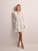 Neo Noir - Langærmede kjoler - White - Ada S Voile Dress - Kjoler - Long sleeved dresses