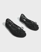 Nelly - Sort - Rounded Lace Ballerina