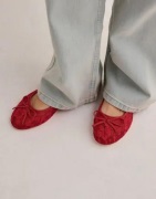 Nelly - Rød - Rounded Lace Ballerina