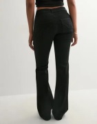 Nelly - Sort - Low Waist Perfect Bootcut Jeans