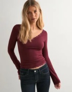 Nelly - Rød - Lace Detail V Neck Top