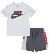 Nike ShortssÃ¦t - T-shirt/Shorts - Amplify - Smoke Grey